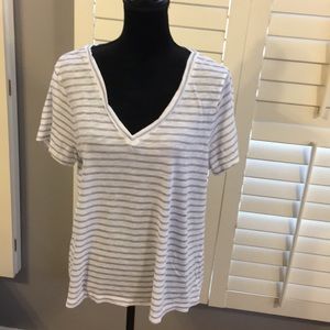 Old Navy V neck tee